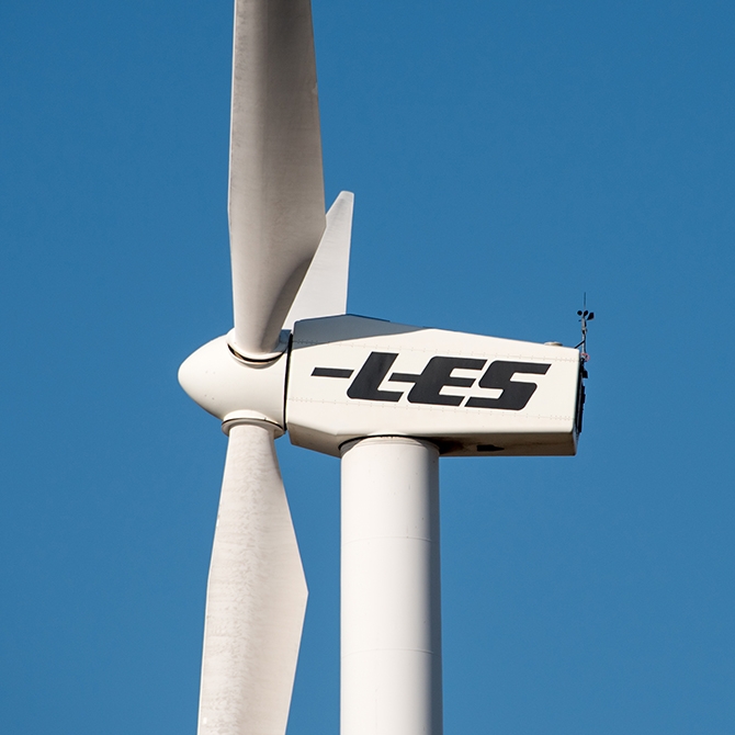 Wind turbine with LES logo